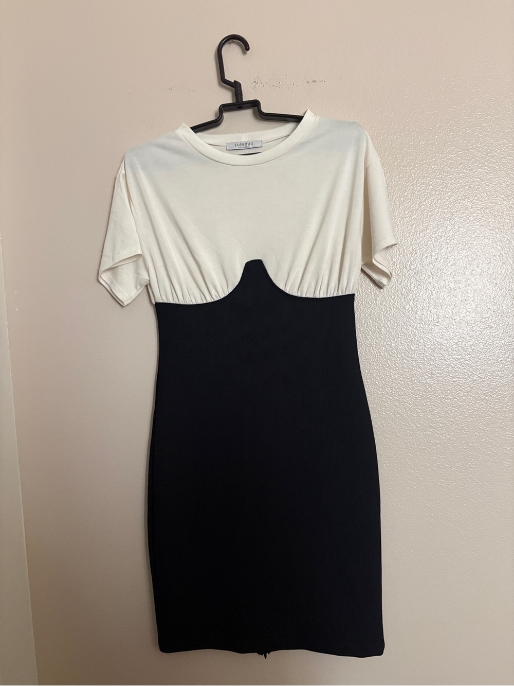 Two-Tone Black and White Short Sleeve Bodycon Dress - Picture 3 of 7